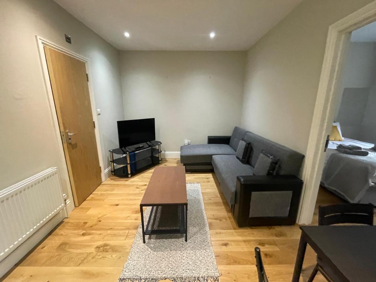 Lovely 1 Bedroom Apartment With On Street Parking London Exterior photo